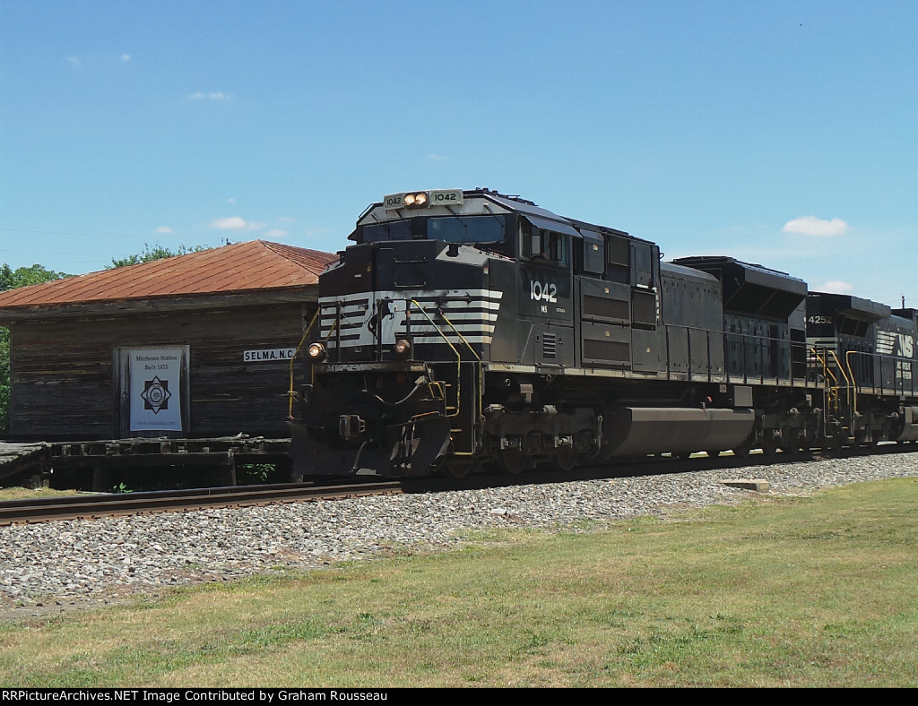 NS 351